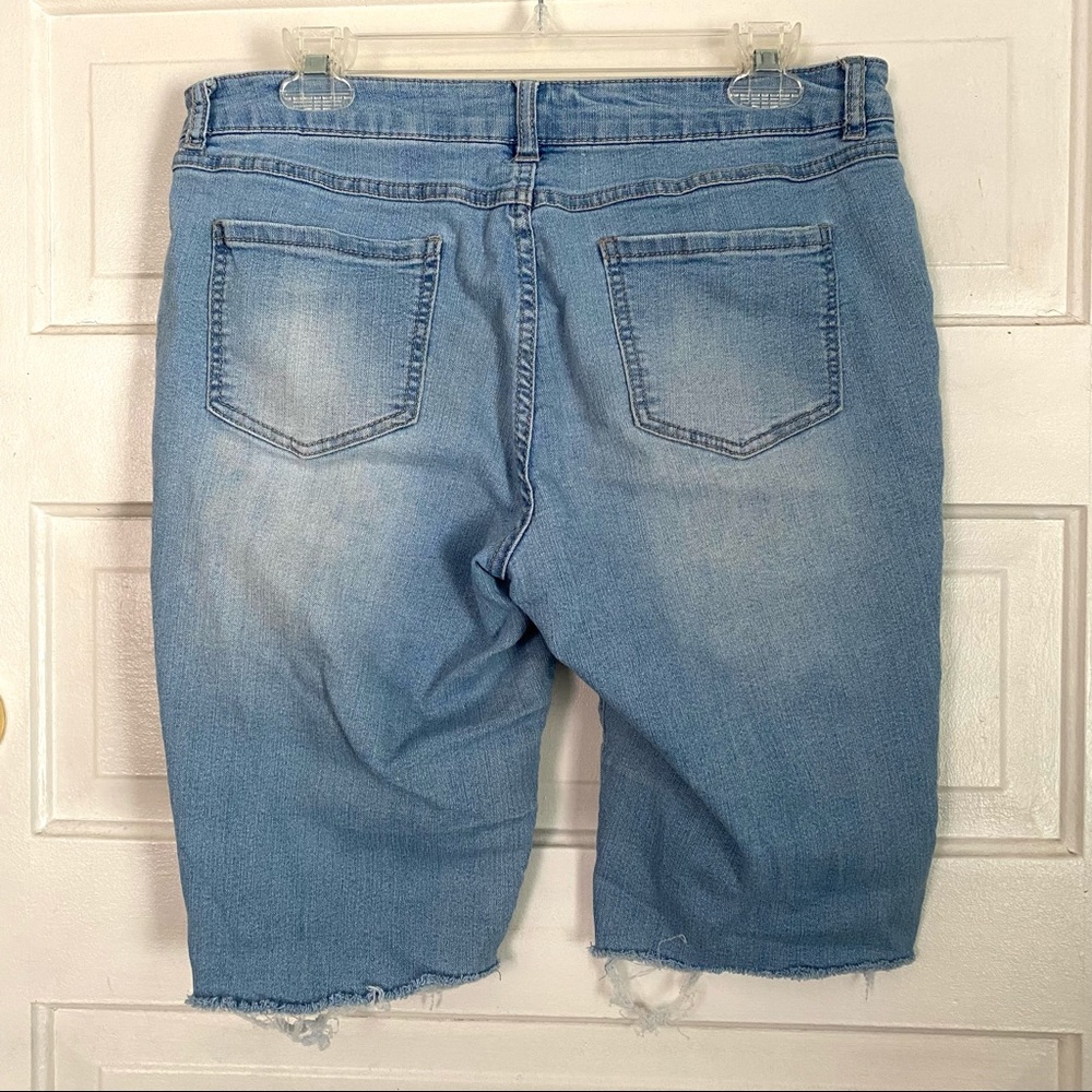 Light Wash Bermuda Cut-Offs - Picture 4 of 9